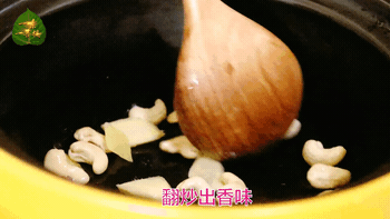 055618int0emb7mczy7yem.gif