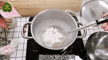094813ujyhjd8x0wjfh40m.gif